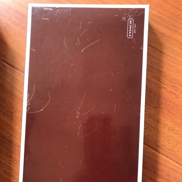 BRAND NEW COACH WRISTLET, tags on. 😃💕🌸 - Picture 6 of 7